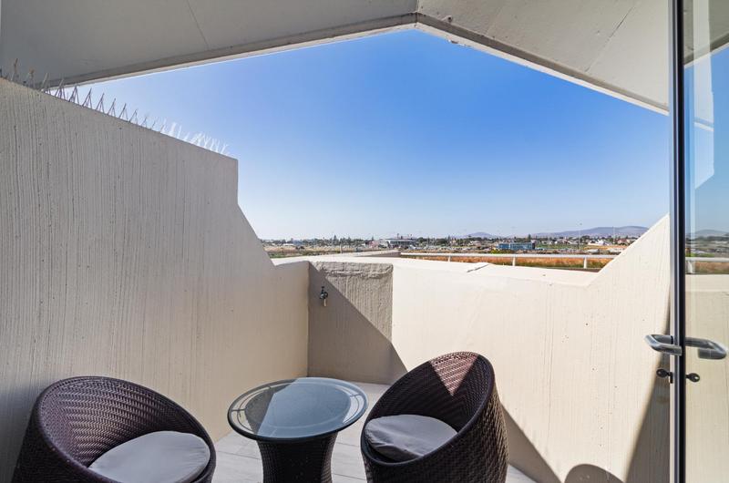 To Let 2 Bedroom Property for Rent in Dolphin Beach Western Cape